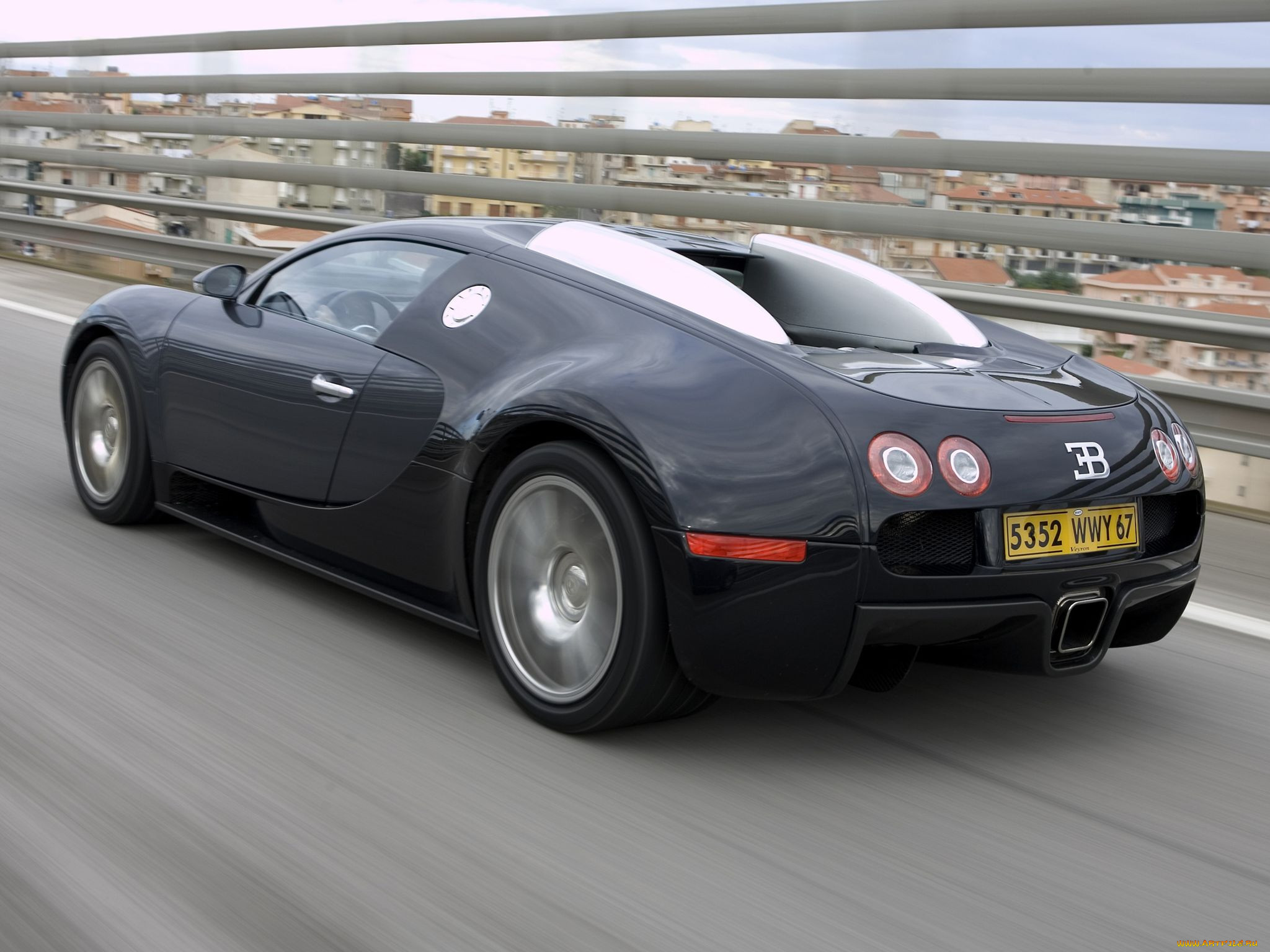 Машины бывают. Bugatti Veyron 2005. Bugatti Veyron 2003. Bugatti Veyron 16.4 2005. Бугатти Вейрон 2005 года.